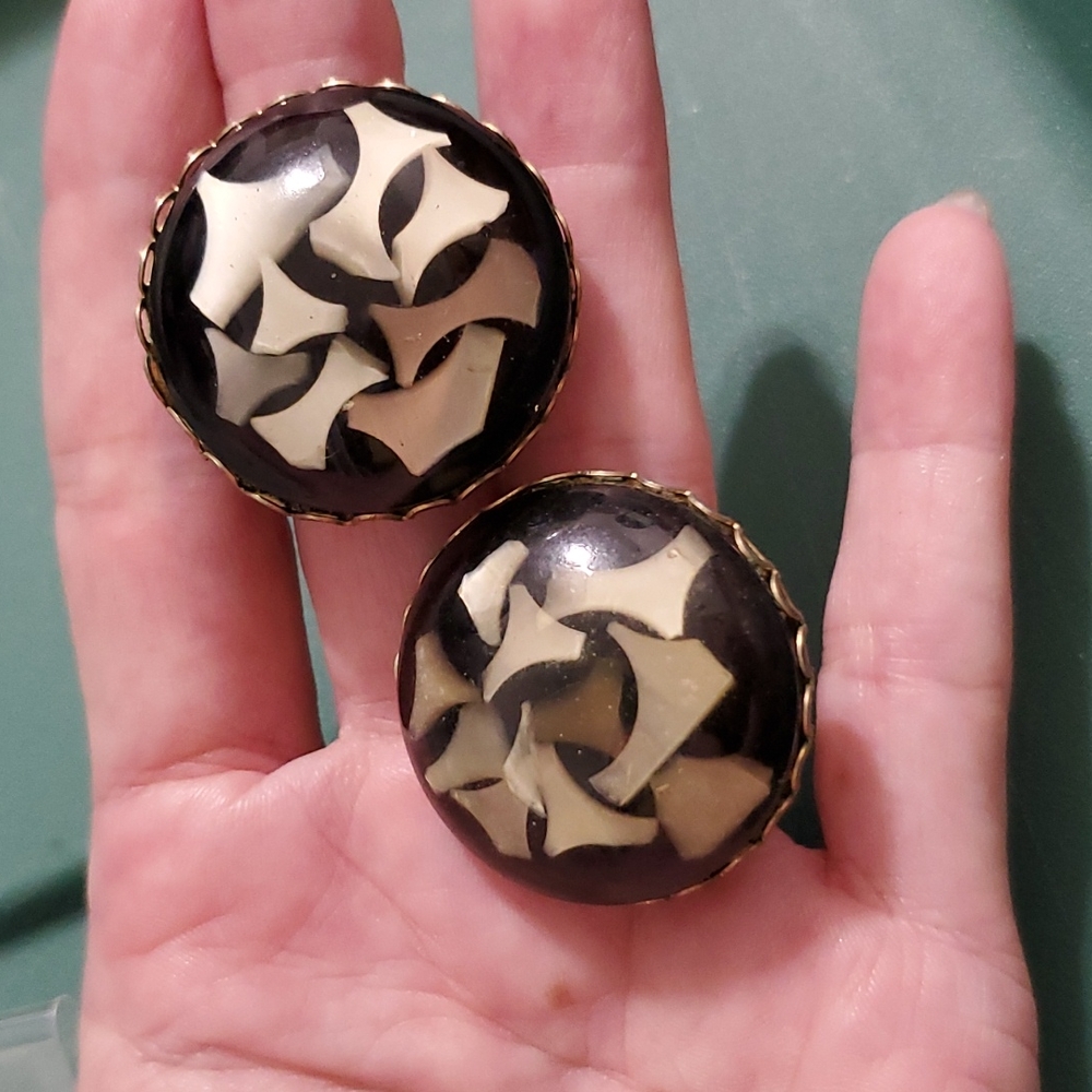 VINTAGE MOP confetti acrylic earrings clip on 60s Grandmoms Jewels